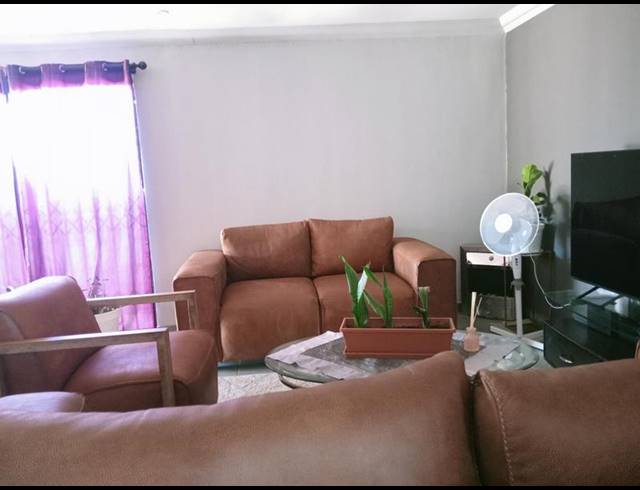 5 BEDROOM HOUSE FOR SALE IN BRAAMFISCHERVILLE